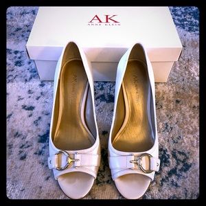 Cream leather peep toe heel w/ gold buckle detail